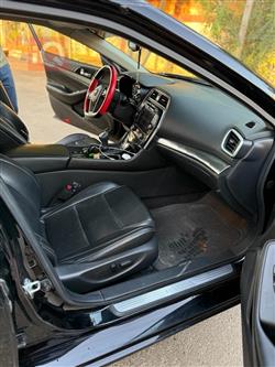 Nissan Maxima
